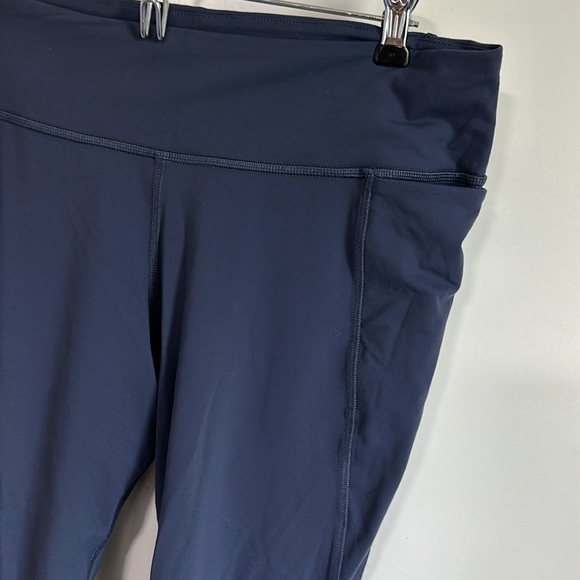 LIKE NEW REEBOK CAPRI LEGGING large - Picture 2 of 5